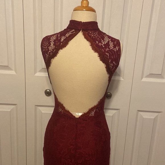Red lace gown size 2 - Picture 5 of 10